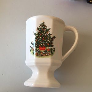 Pfaltzgraff Christmas Heritage 4 pedestal cups